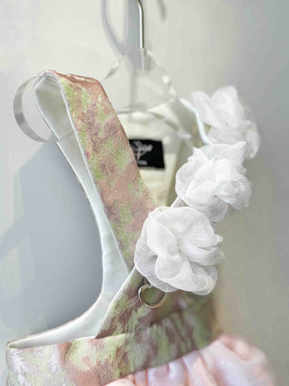 abito da sposa per cani con rose fatte a mano